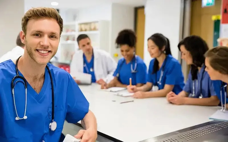 Trung cấp điều dưỡng học mấy năm là có thể ra được trường và đi làm?