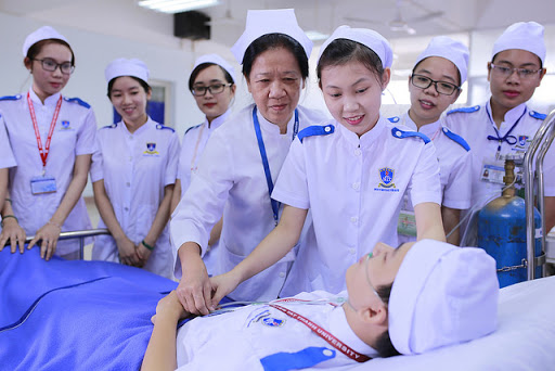Mức học phí khi học ngành điều dưỡng hệ trung cấp