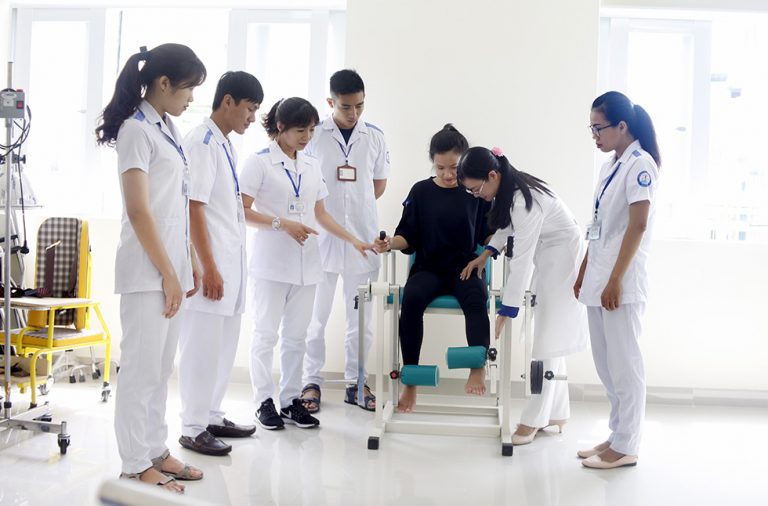 Mất bao lâu để học từ trung cấp lên đại học ngành vật lý trị liệu?